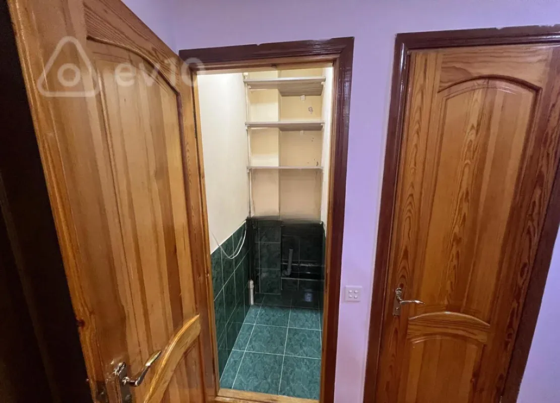 Kirayə verilir 2 otaqlı köhnə tikili 55 m²