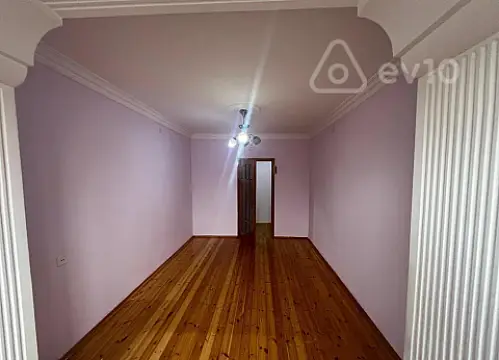 Kirayə verilir 2 otaqlı köhnə tikili 55 m²