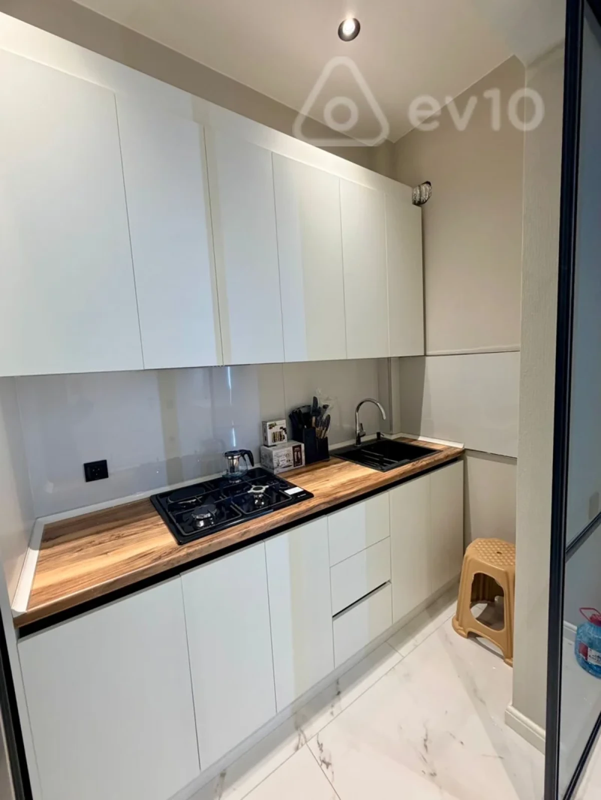 Kirayə verilir 3 otaqlı yeni tikili 175 m²