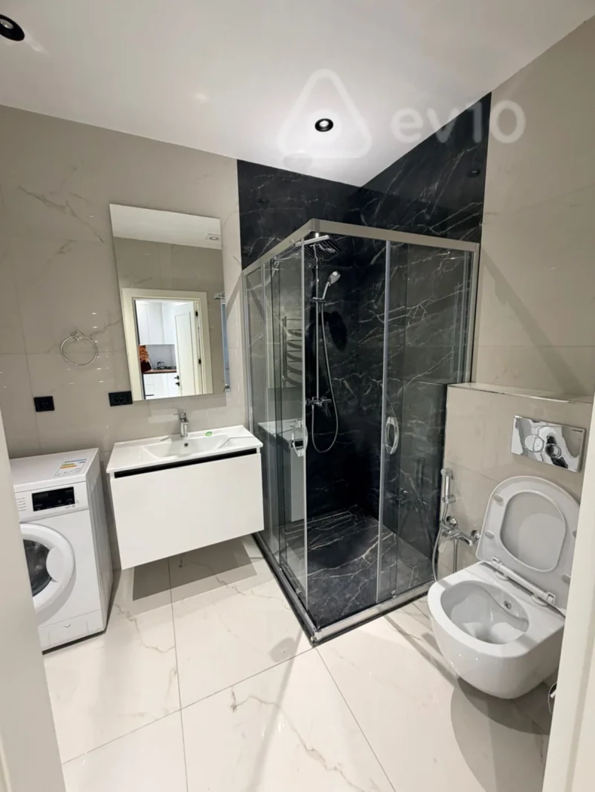 Kirayə verilir 3 otaqlı yeni tikili 175 m²