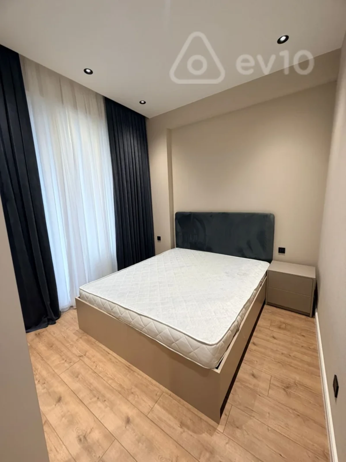 Kirayə verilir 3 otaqlı yeni tikili 175 m²