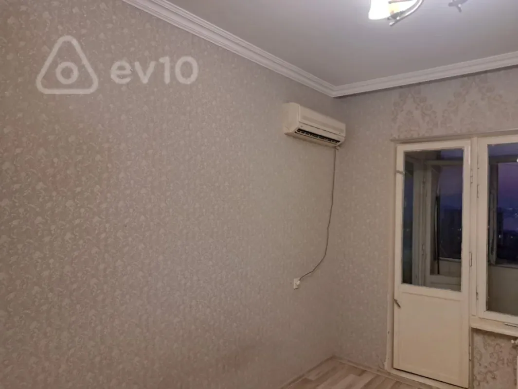 Kirayə verilir 2 otaqlı köhnə tikili 70 m²