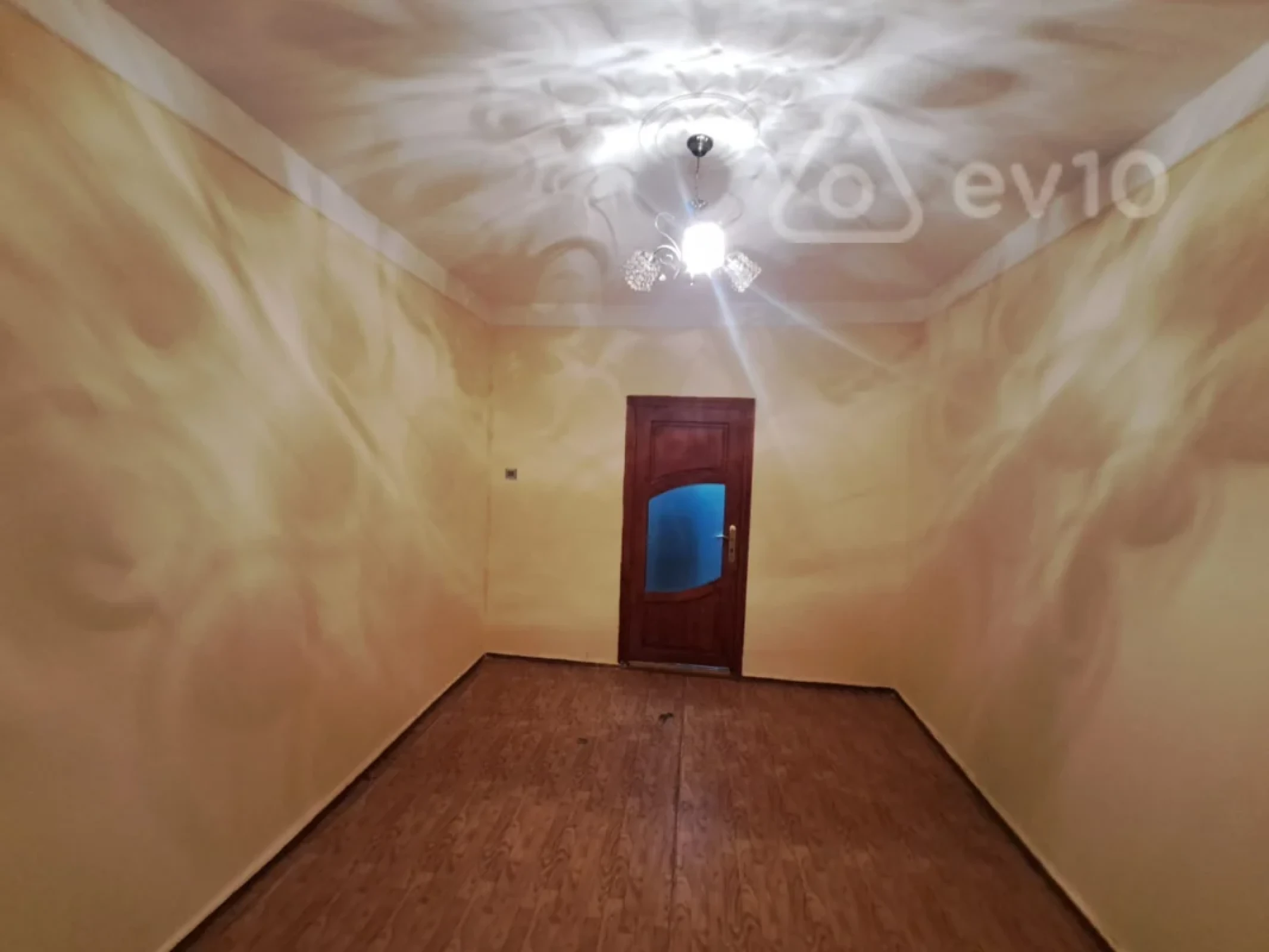 Kirayə verilir 2 otaqlı köhnə tikili 70 m²