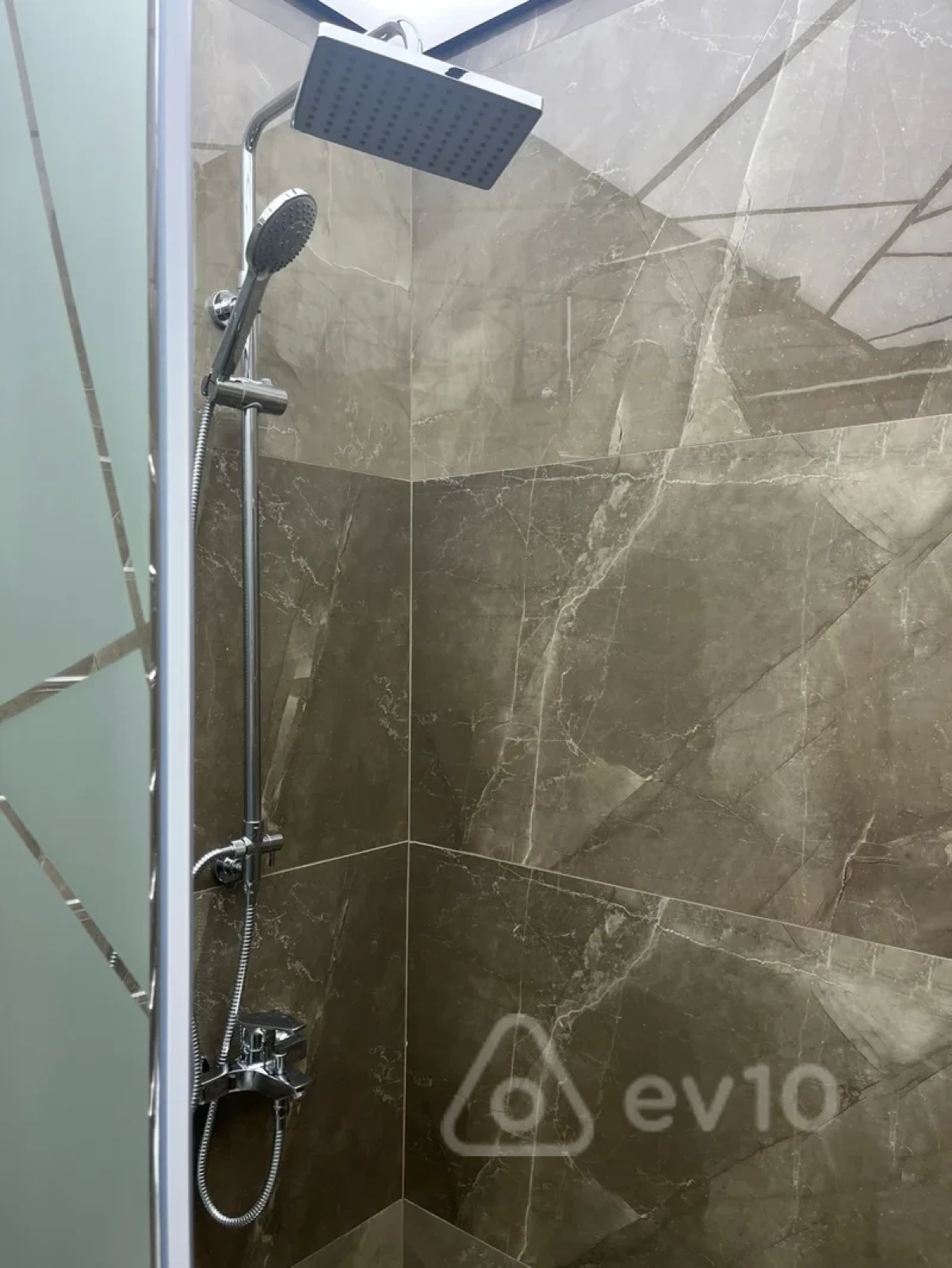 Satılır 3 otaqlı yeni tikili 120 m²