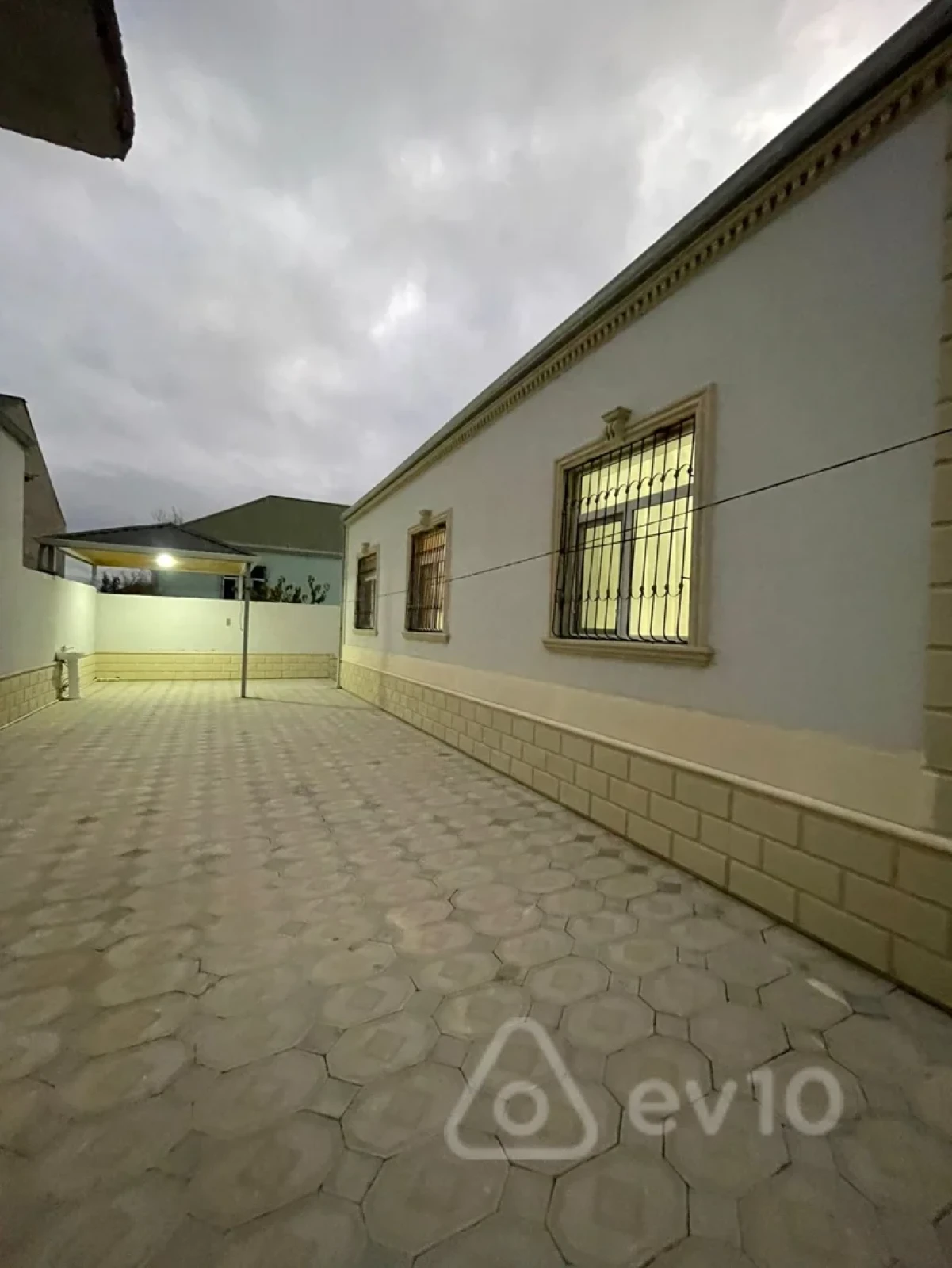 Satılır 4 otaqlı həyət evi 120 m²