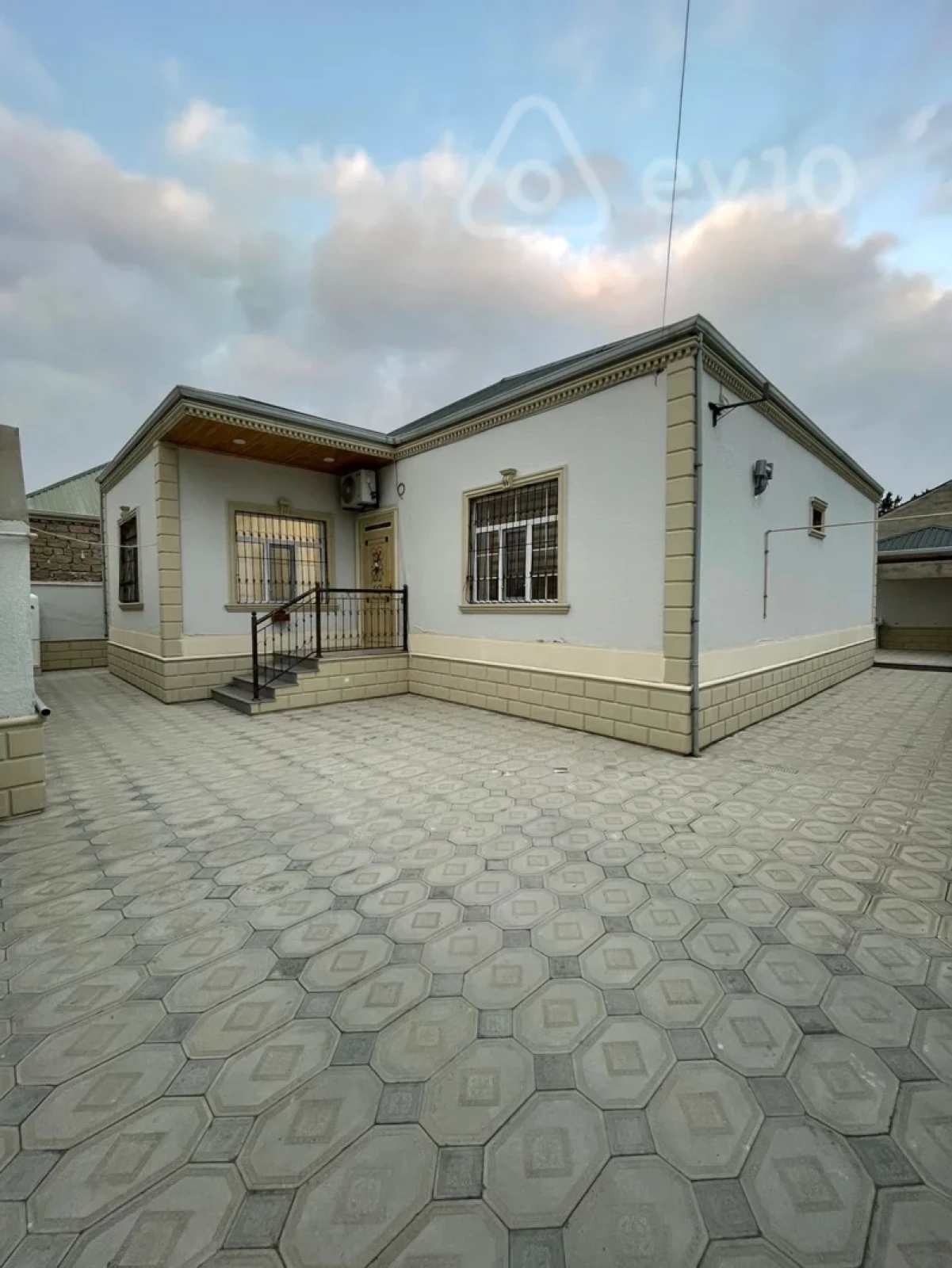Satılır 4 otaqlı həyət evi 120 m²
