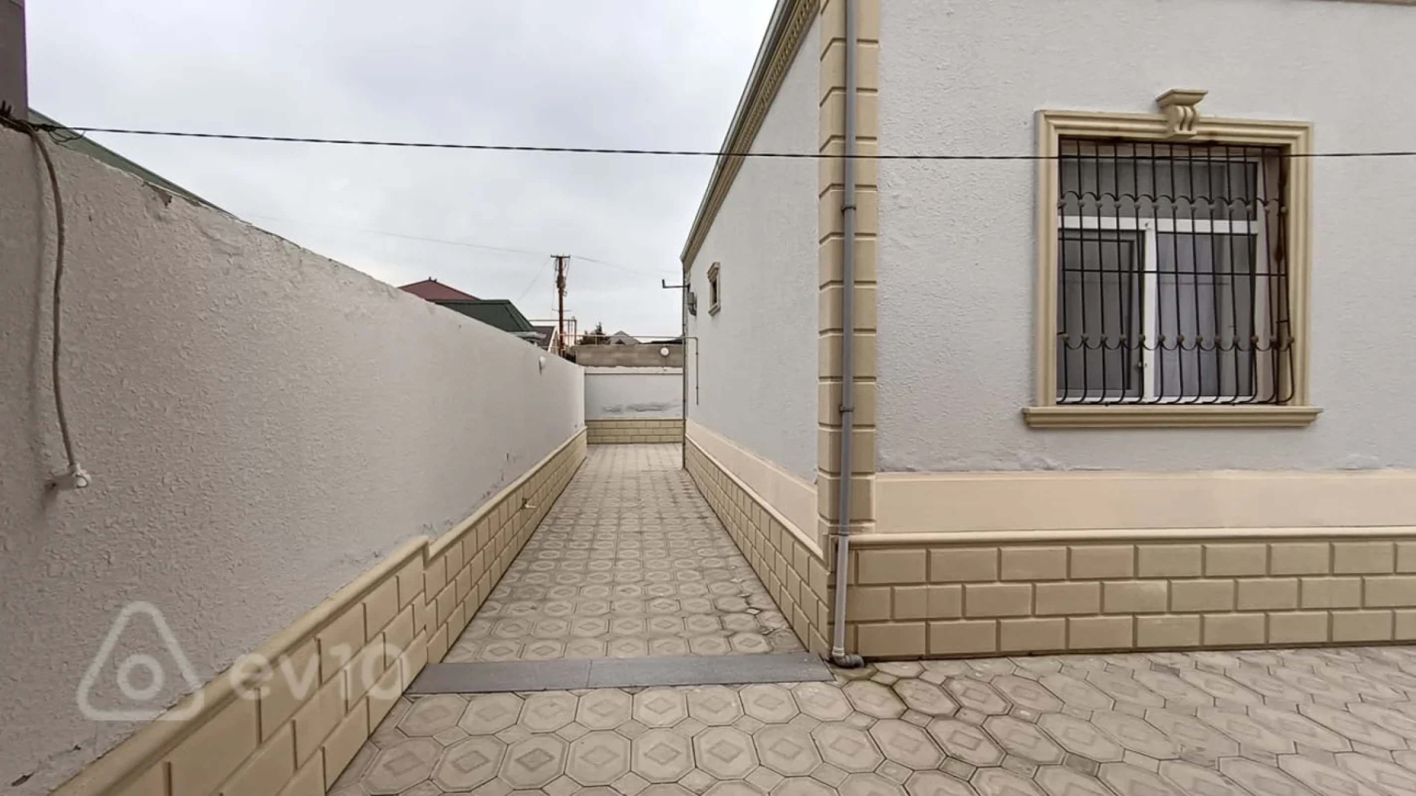 Satılır 4 otaqlı həyət evi 120 m²