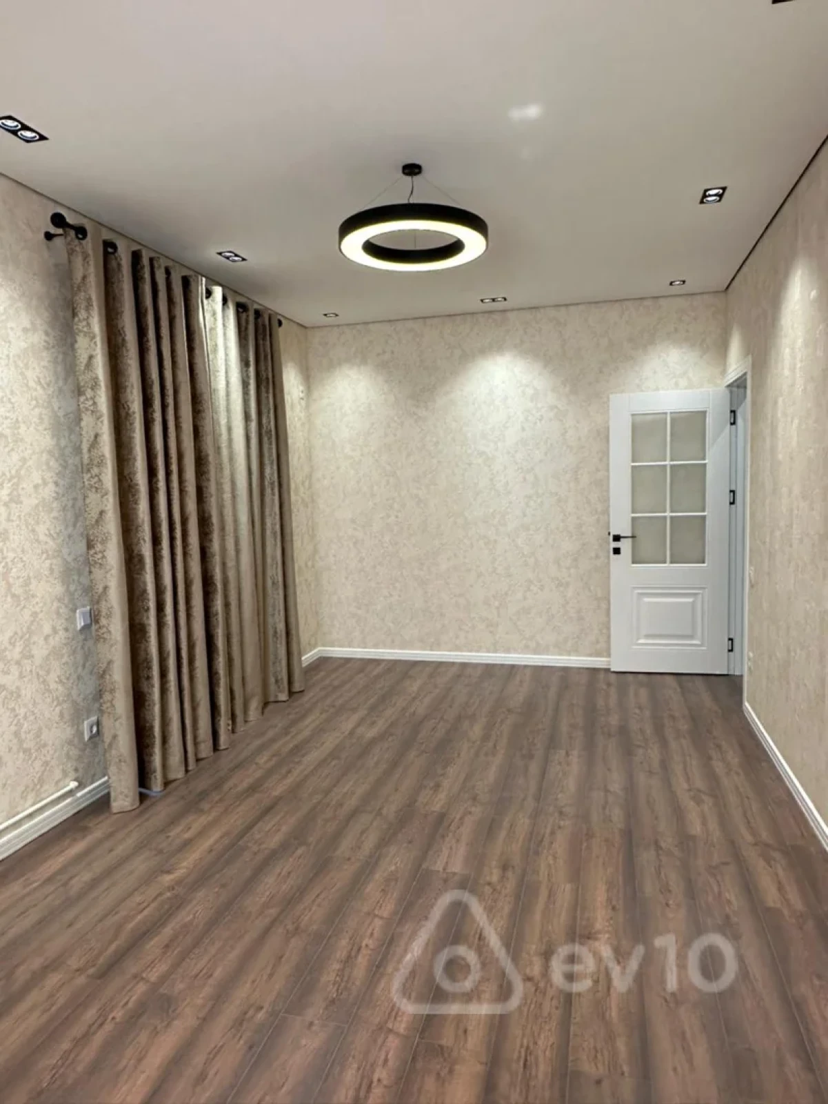 Satılır 2 otaqlı köhnə tikili 45 m²