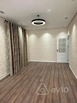 Satılır 2 otaqlı köhnə tikili 45 m²