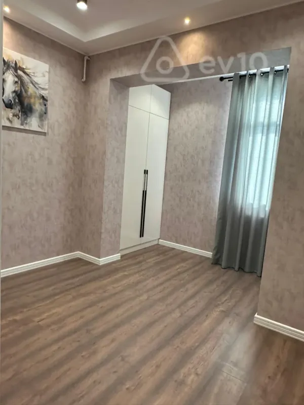 Satılır 2 otaqlı köhnə tikili 45 m²