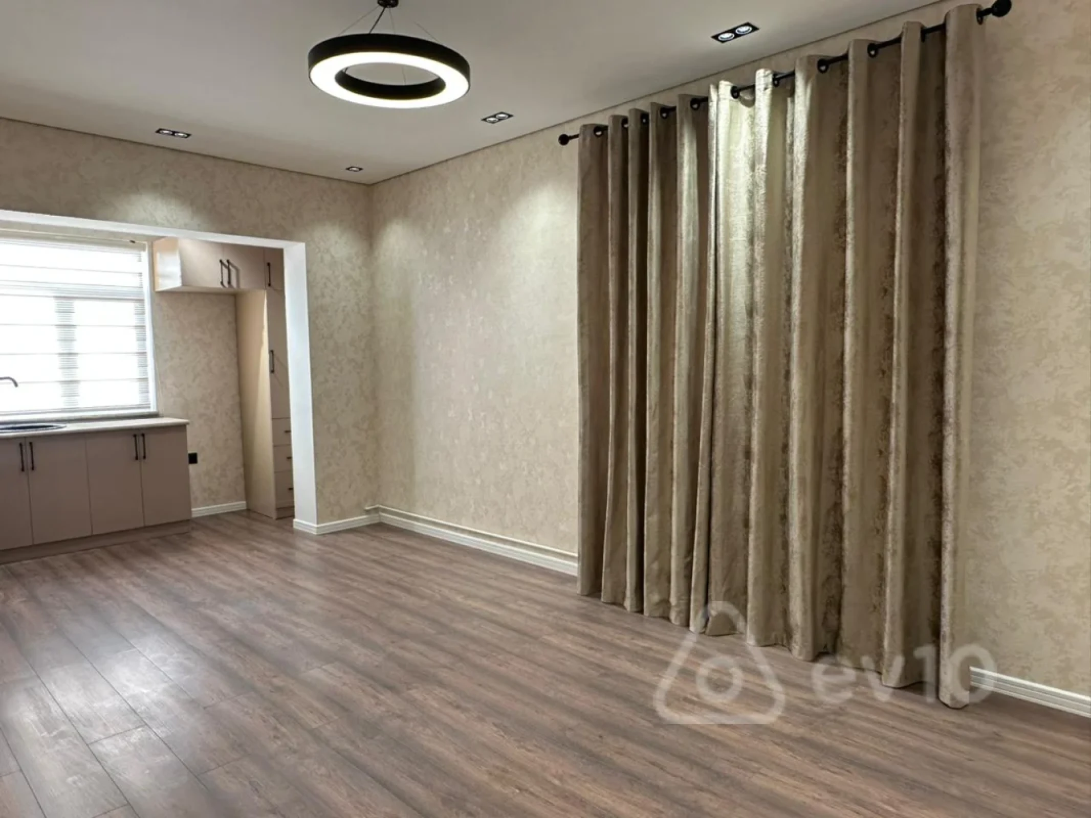 Satılır 2 otaqlı köhnə tikili 45 m²