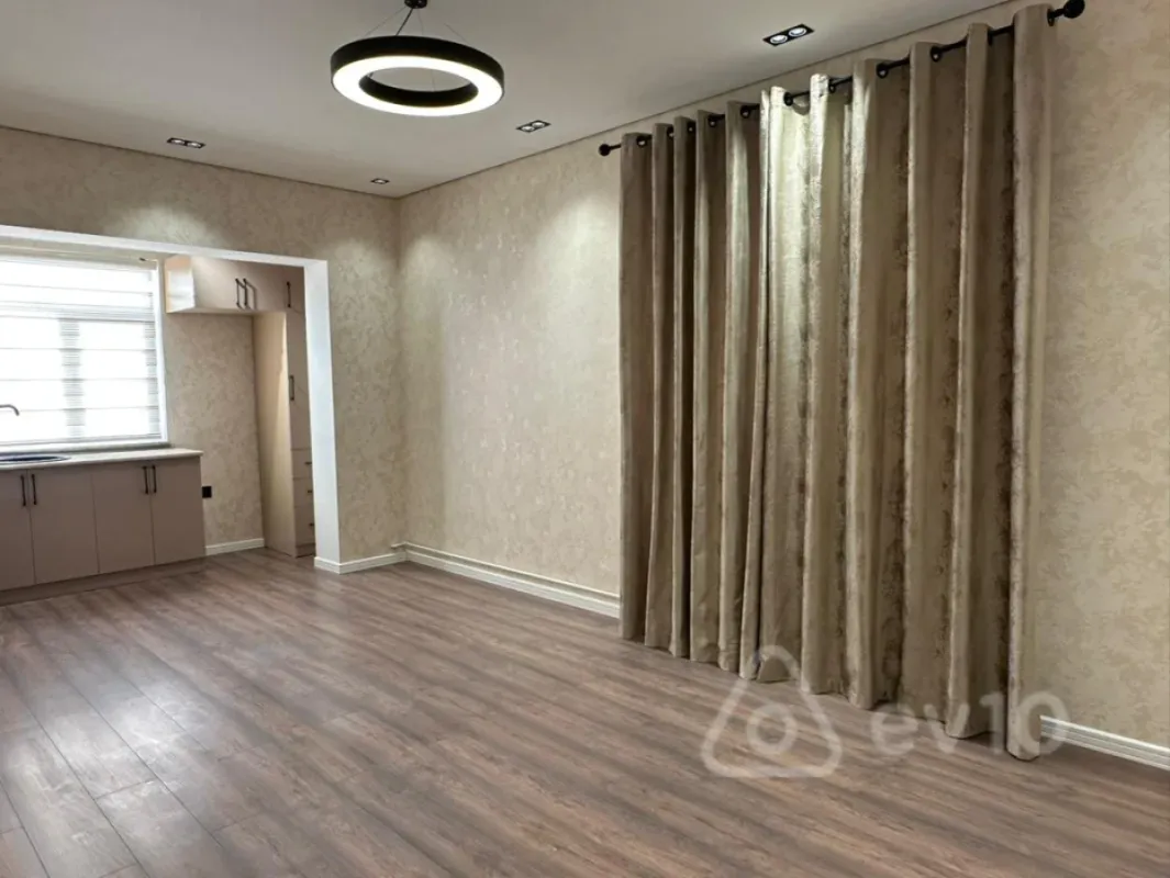 Satılır 2 otaqlı köhnə tikili 45 m²
