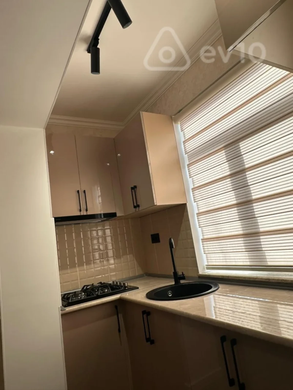 Satılır 2 otaqlı köhnə tikili 45 m²