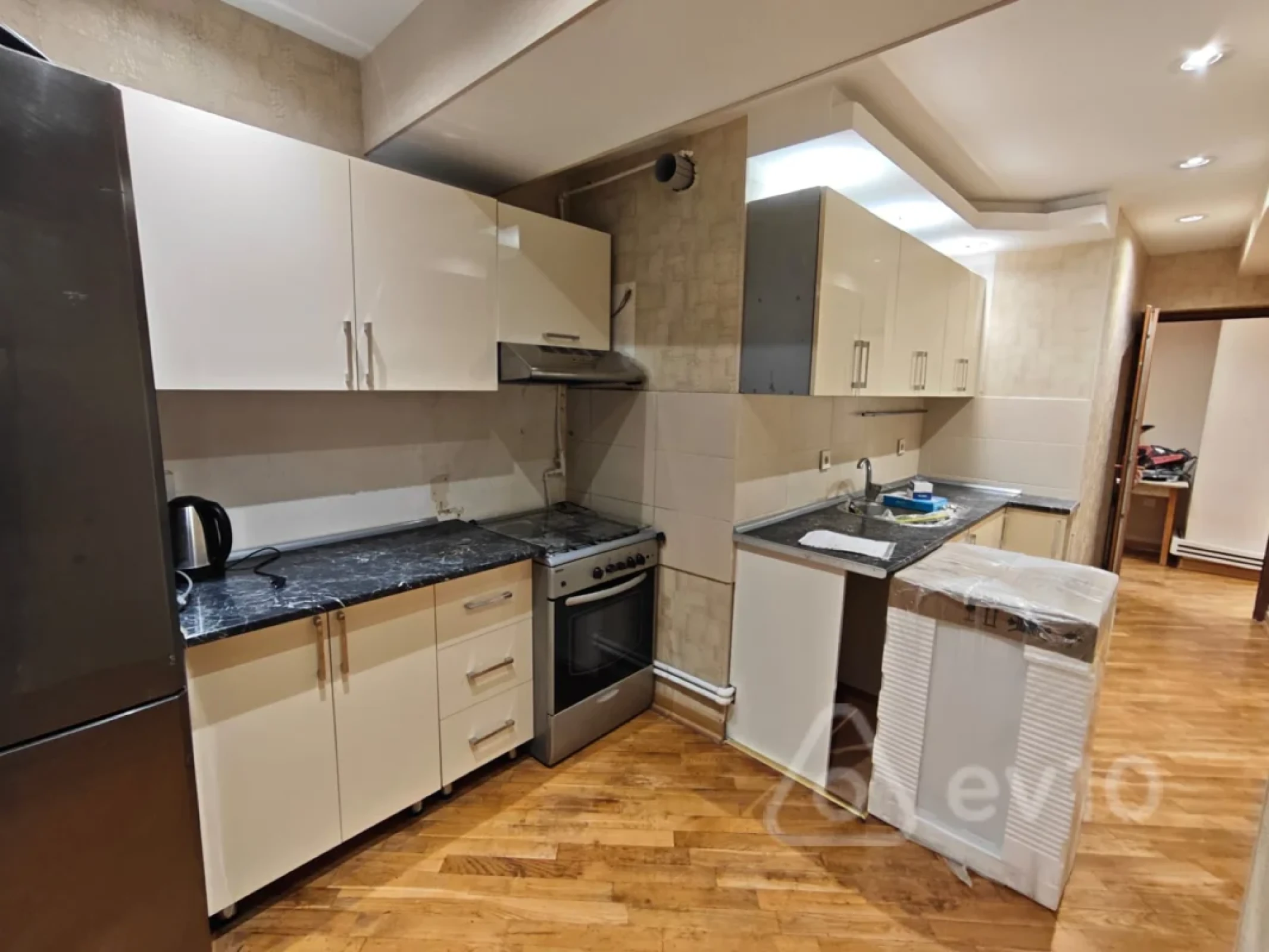 Kirayə verilir 3 otaqlı köhnə tikili 90 m²
