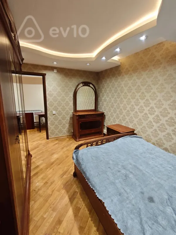 Kirayə verilir 3 otaqlı köhnə tikili 90 m²