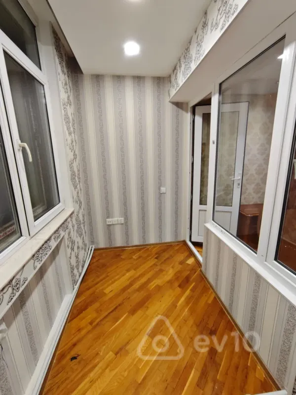 Kirayə verilir 3 otaqlı köhnə tikili 90 m²