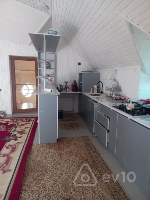 Kirayə verilir 10 otaqlı həyət evi 360 m²