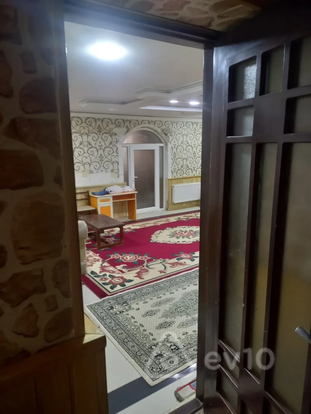 Kirayə verilir 10 otaqlı həyət evi 360 m²