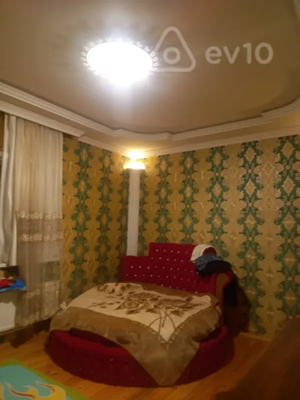 Kirayə verilir 10 otaqlı həyət evi 360 m²