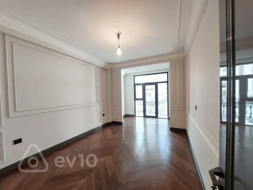 Satılır 4 otaqlı yeni tikili 225 m²