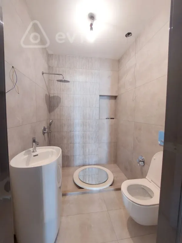 Satılır 4 otaqlı yeni tikili 225 m²
