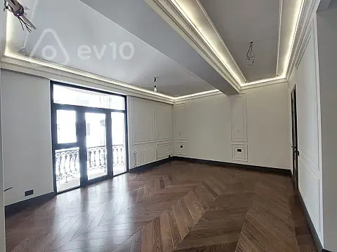 Satılır 4 otaqlı yeni tikili 225 m²