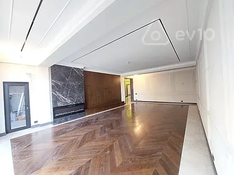 Satılır 4 otaqlı yeni tikili 225 m²