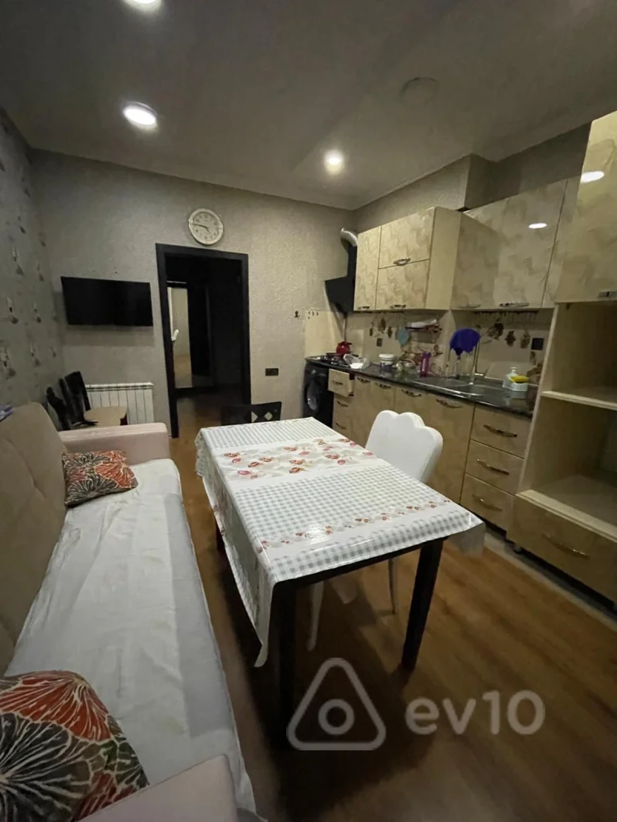 Kirayə verilir 2 otaqlı yeni tikili 101 m²