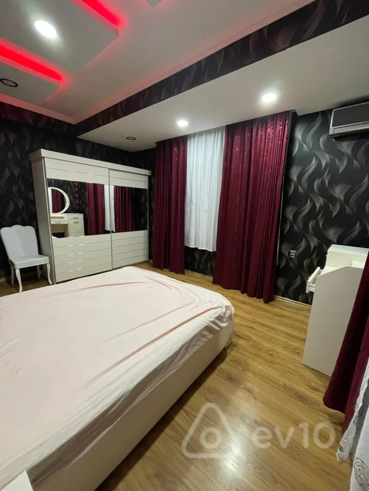 Kirayə verilir 2 otaqlı yeni tikili 101 m²