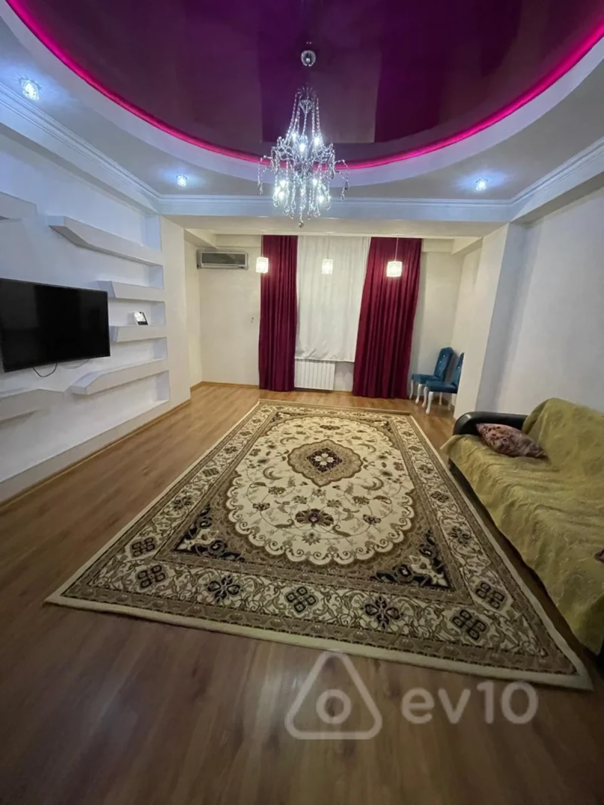 Kirayə verilir 2 otaqlı yeni tikili 101 m²