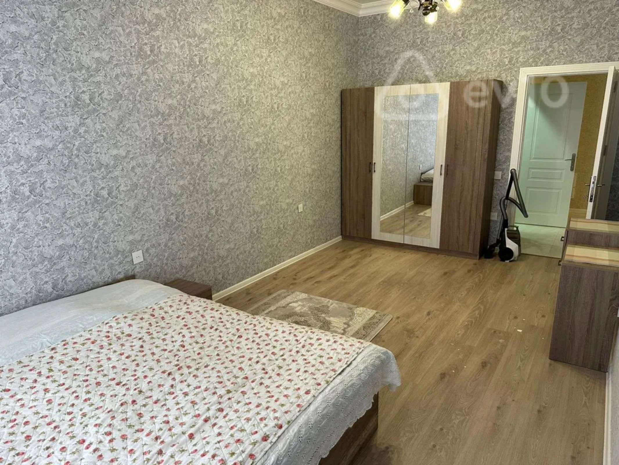 Kirayə verilir 3 otaqlı yeni tikili 100 m²