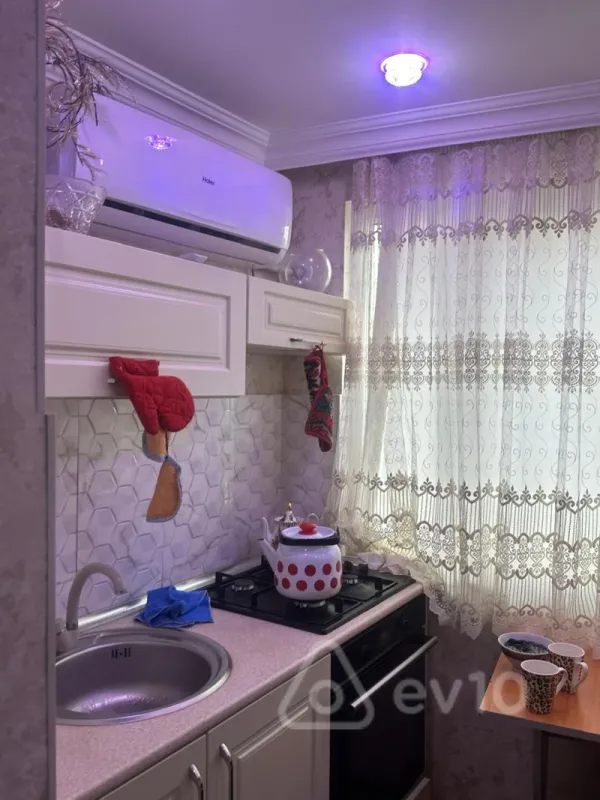 Satılır 3 otaqlı köhnə tikili 50 m²