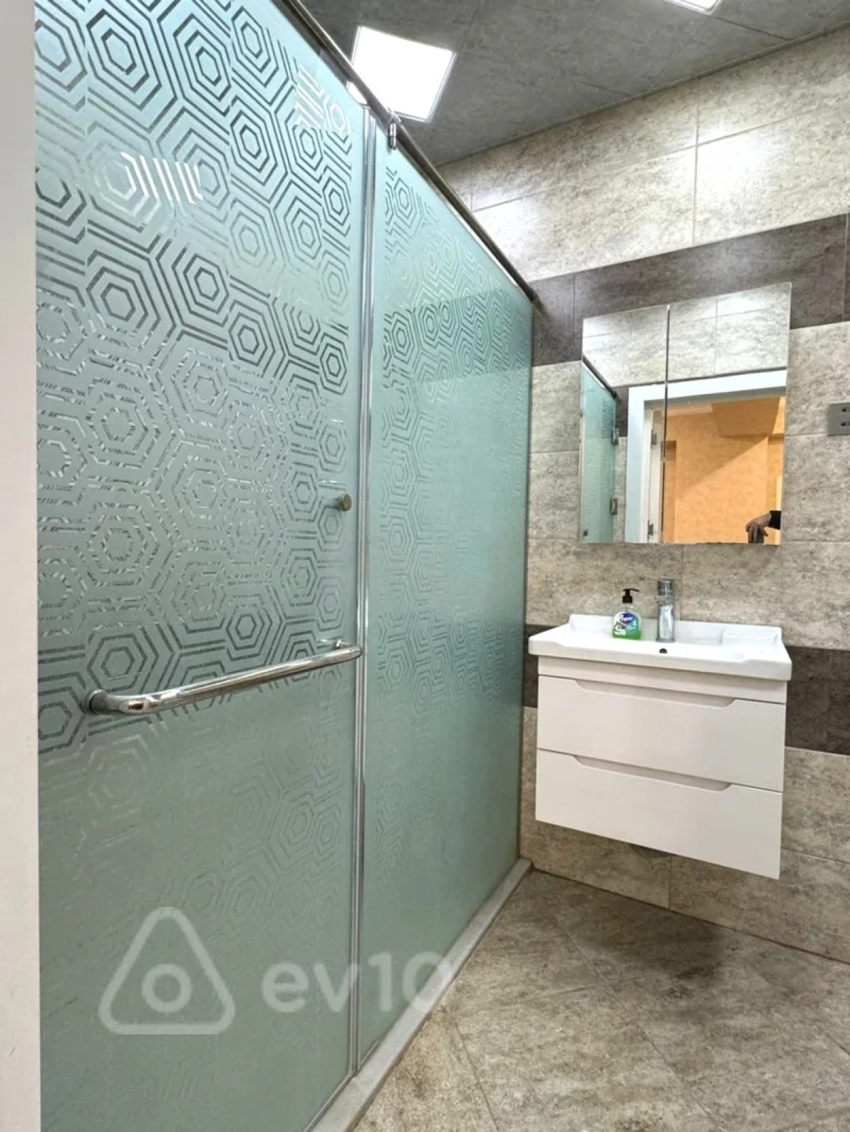 Kirayə verilir 3 otaqlı yeni tikili 105 m²