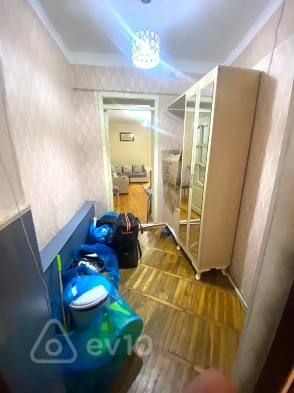 Kirayə verilir 2 otaqlı köhnə tikili 60 m²