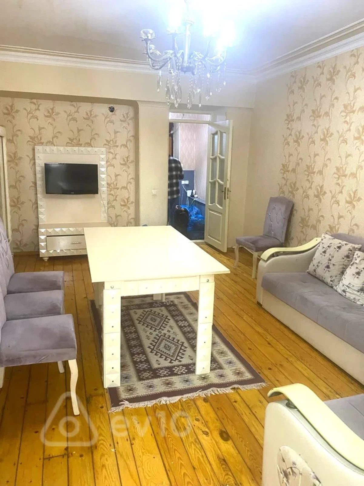 Kirayə verilir 2 otaqlı köhnə tikili 60 m²