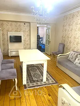 Kirayə verilir 2 otaqlı köhnə tikili 60 m²