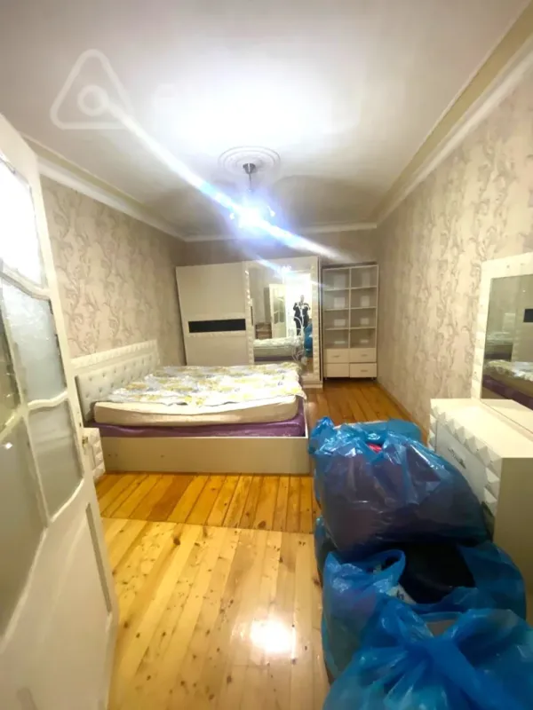 Kirayə verilir 2 otaqlı köhnə tikili 60 m²