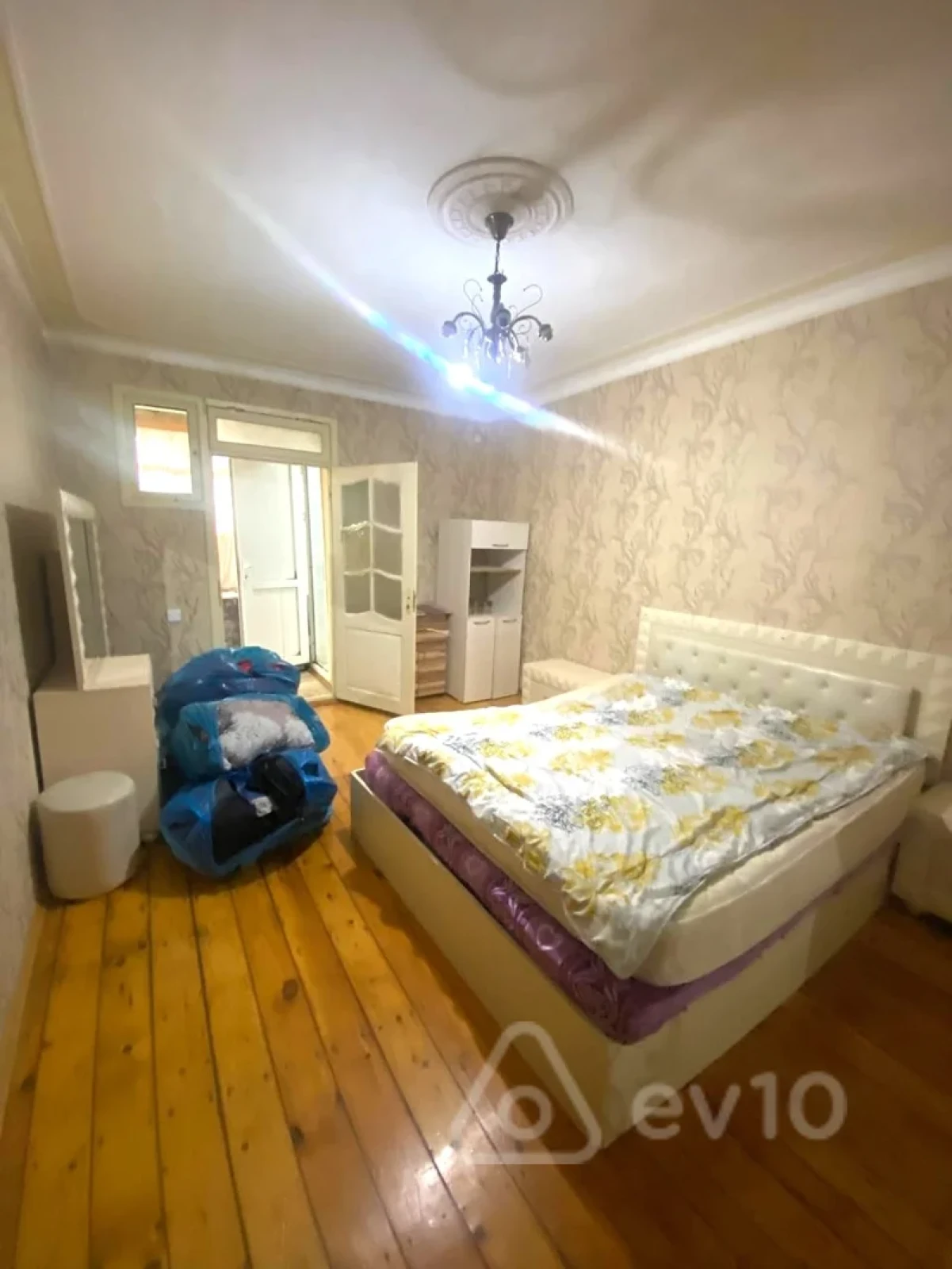 Kirayə verilir 2 otaqlı köhnə tikili 60 m²
