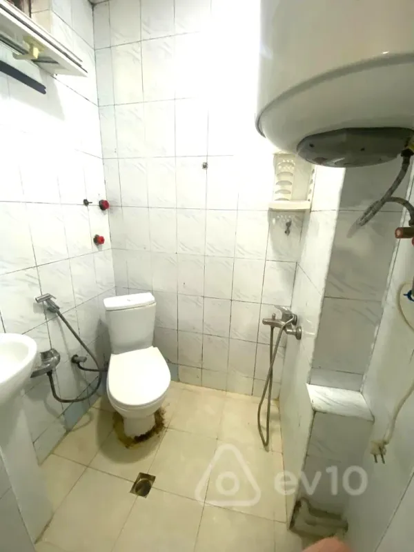 Kirayə verilir 2 otaqlı köhnə tikili 60 m²