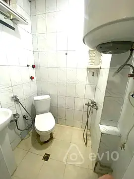 Kirayə verilir 2 otaqlı köhnə tikili 60 m²