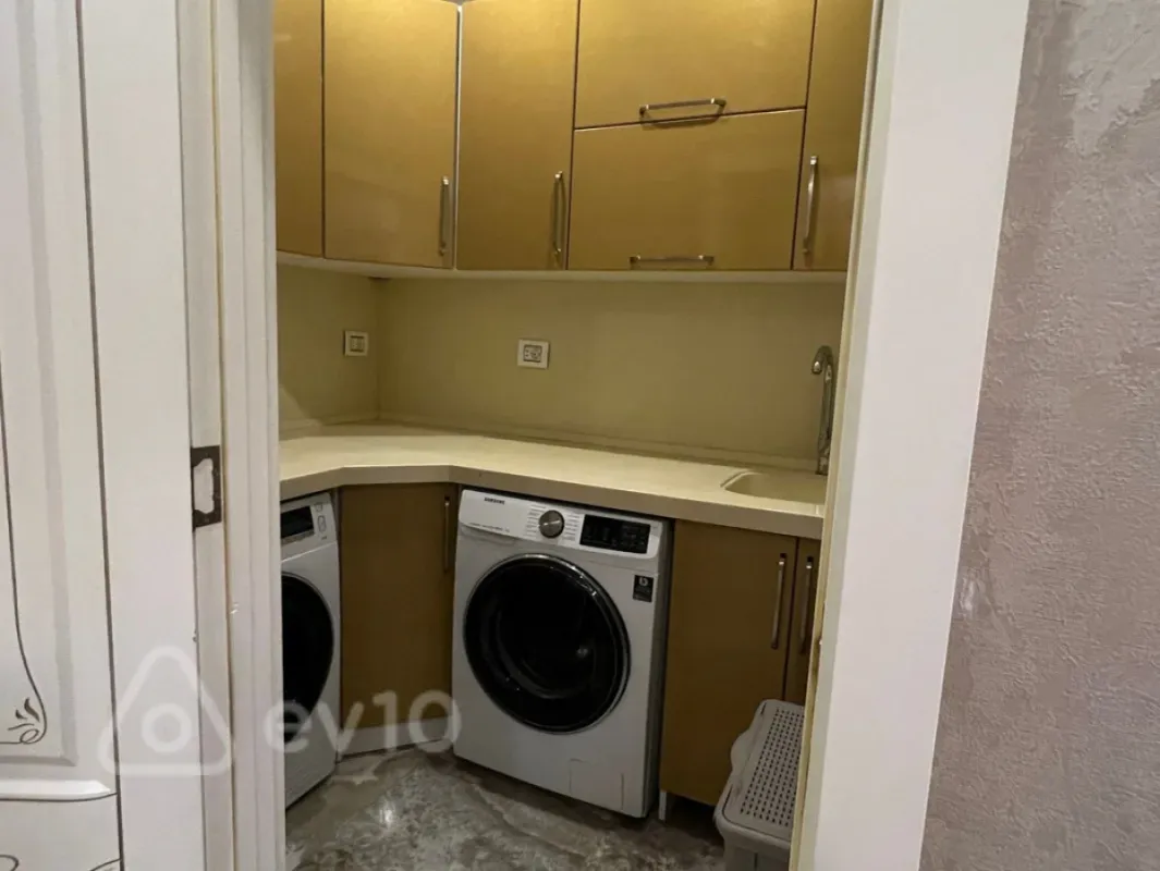 Kirayə verilir 4 otaqlı yeni tikili 190 m²