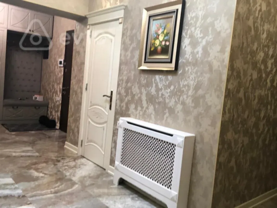 Kirayə verilir 4 otaqlı yeni tikili 190 m²