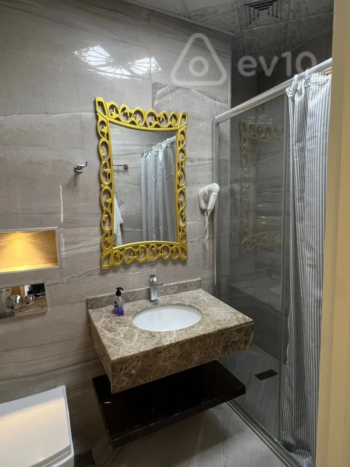 Kirayə verilir 4 otaqlı yeni tikili 190 m²