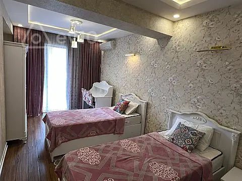 Kirayə verilir 4 otaqlı yeni tikili 190 m²