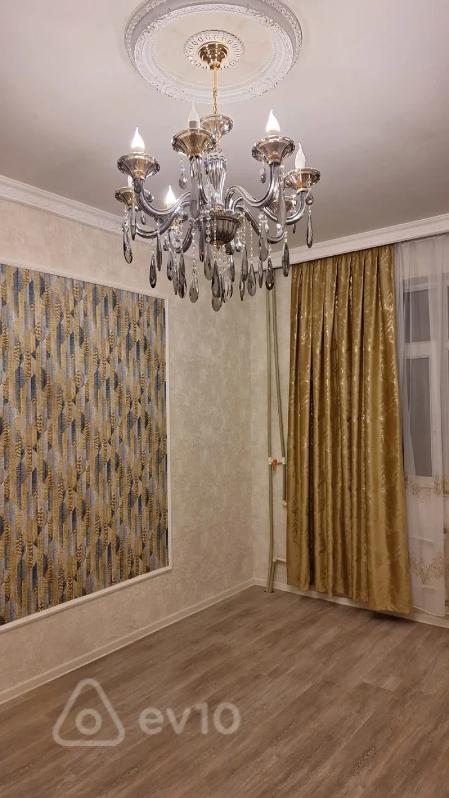 Satılır 2 otaqlı köhnə tikili 65 m²