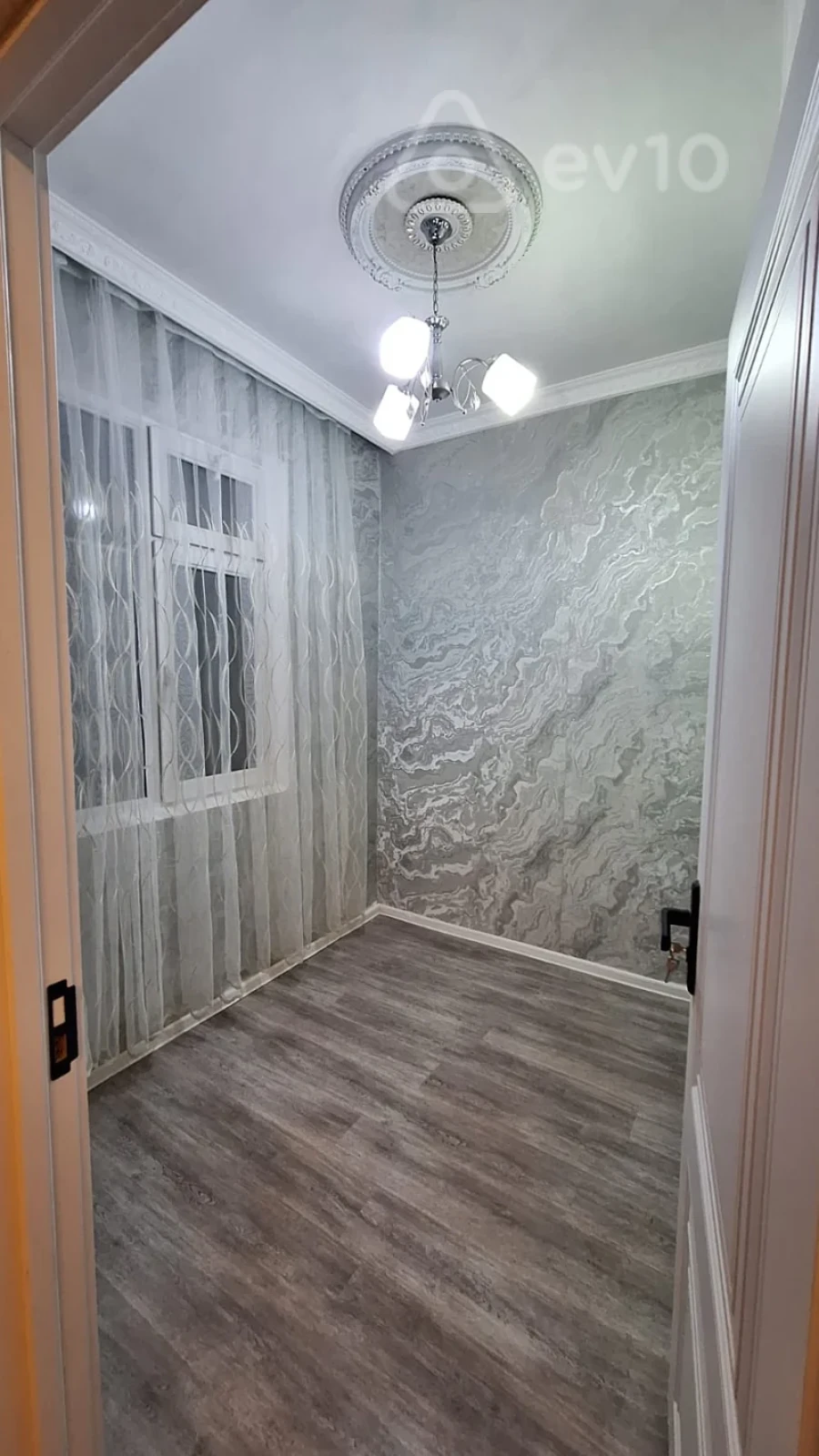 Satılır 2 otaqlı köhnə tikili 65 m²