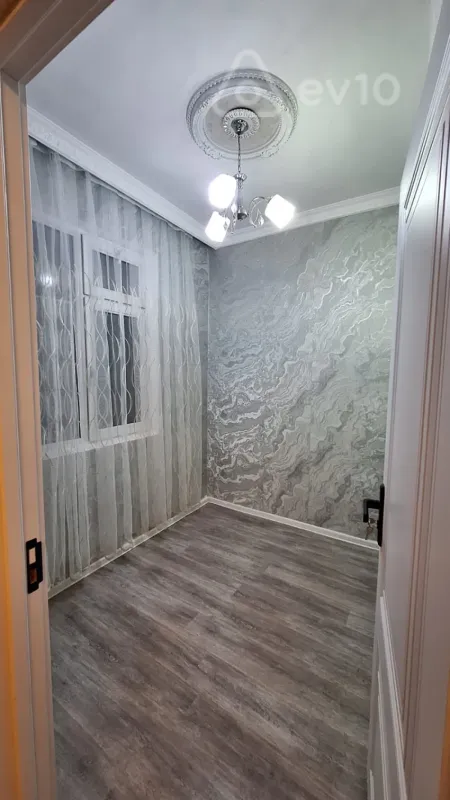 Satılır 2 otaqlı köhnə tikili 65 m²