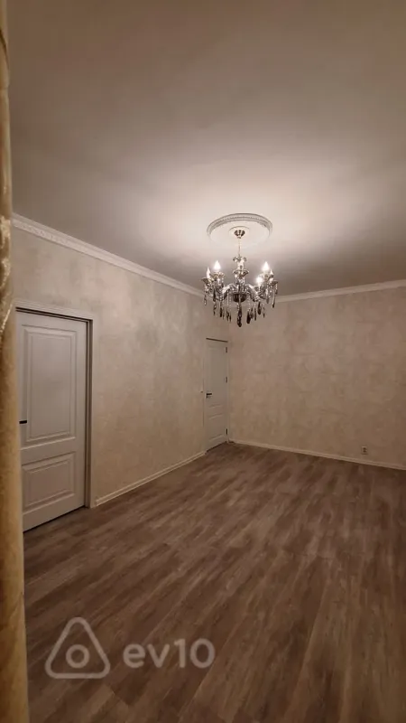 Satılır 2 otaqlı köhnə tikili 65 m²