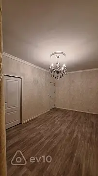 Satılır 2 otaqlı köhnə tikili 65 m²