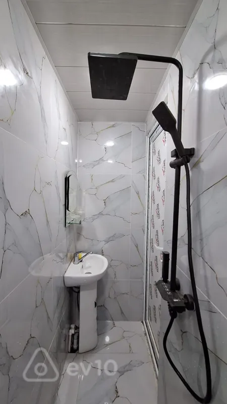 Satılır 2 otaqlı köhnə tikili 65 m²